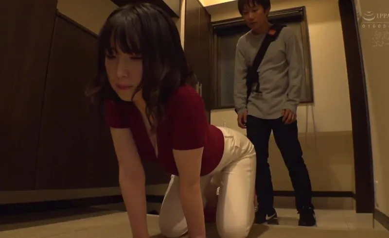 Em gái hàng xóm thiếu thốn và cậu sinh viên trúng độc đắc cạnh bên