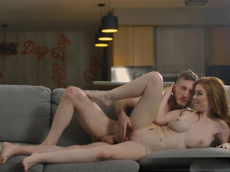 đang tăng ca mà em ghệ cứ dùng âm đạo lôi kéo tôi doggy cùng em