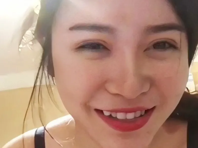 Dì cháu lâu lâu mới gặp nhau đi ăn mà cháu bắt liếm cò ăn chuối